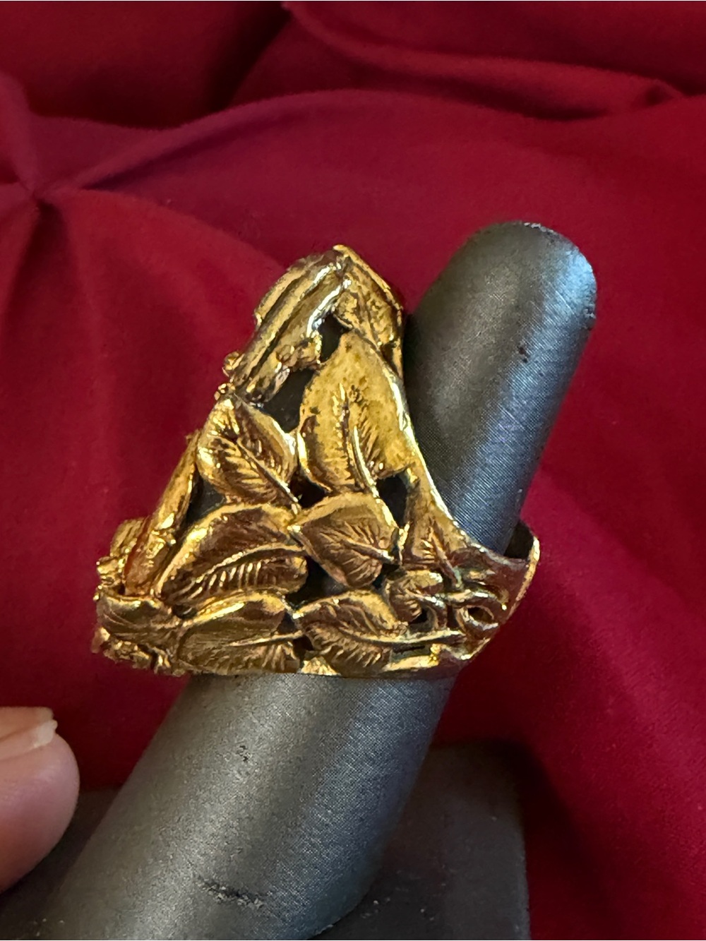 Roberto cavalli vintage ring
Size is adjustable - Picture 12 of 14